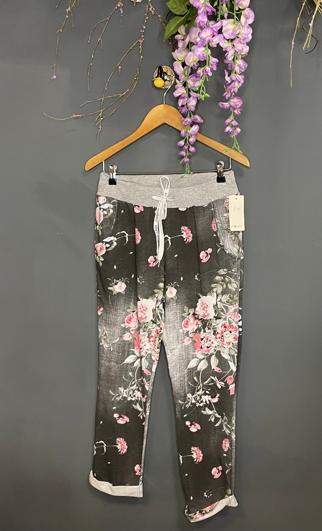 Magic pants in Dark Denim with Flowers